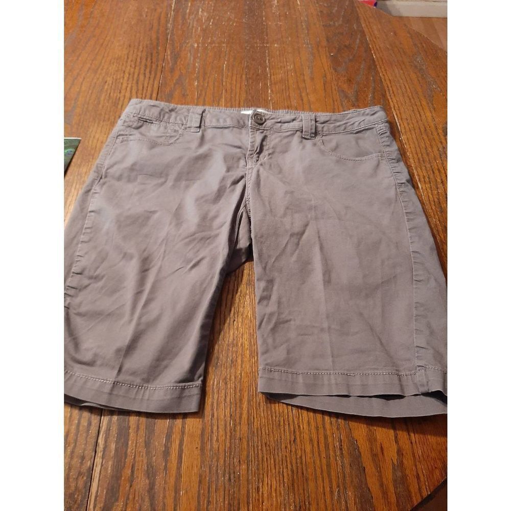Size 4 Canyon River Blues Grey Mid Length Shorts with Pockets